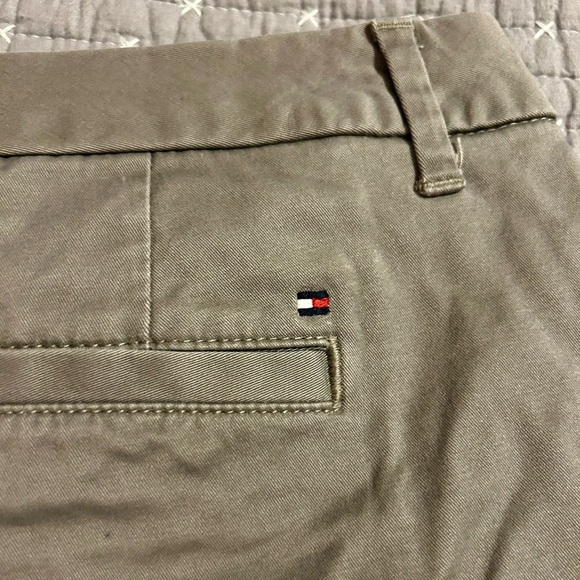 Tommy Hilfiger Women’s Khaki Gray Flat Front Shorts - Picture 3 of 6